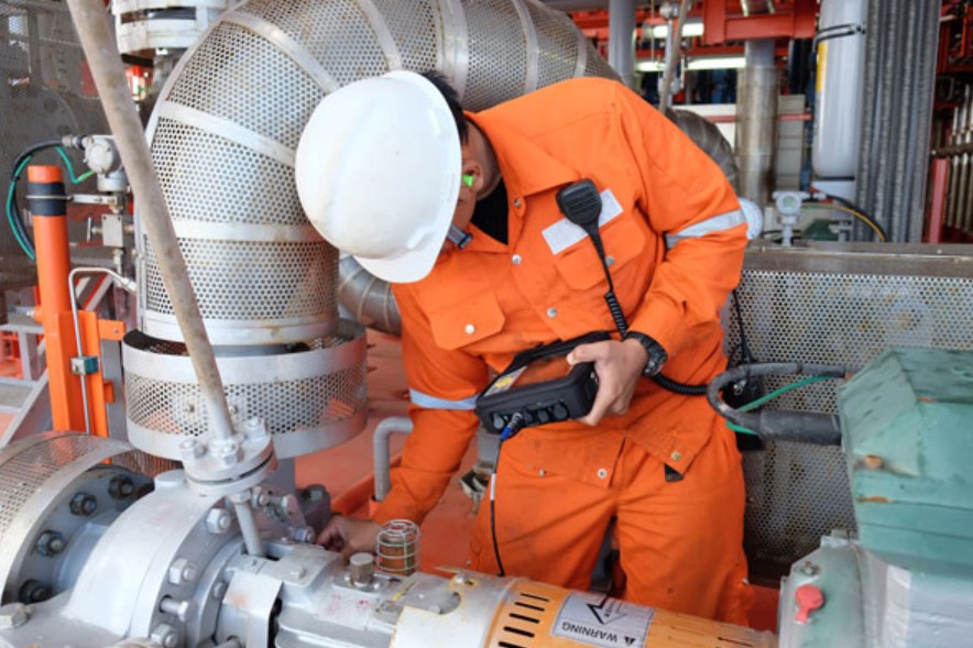 Fitness-for-Service Assessment for Hydrogen Service Equipment - Managing Embrittlement, Crack Growth & Remaining Life in Aging Industrial Assets